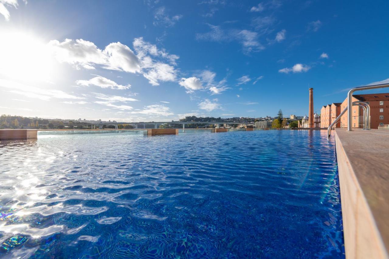 Pestana Douro Riverside - Preferred Hotels & Resorts, Lifestyle Valbom  Esterno foto The rooftop pool at the hotel