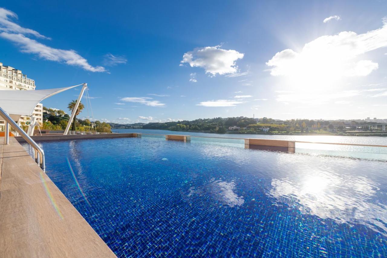 Pestana Douro Riverside - Preferred Hotels & Resorts, Lifestyle Valbom  Esterno foto Infinity pool at the resort