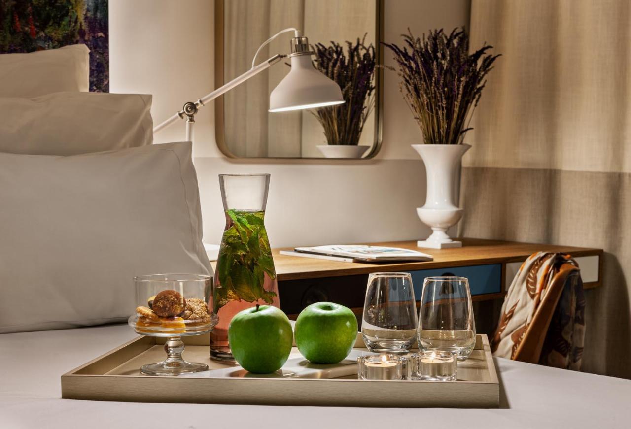 Pestana Douro Riverside - Preferred Hotels & Resorts, Lifestyle Valbom  Esterno foto A tray with fruit and water