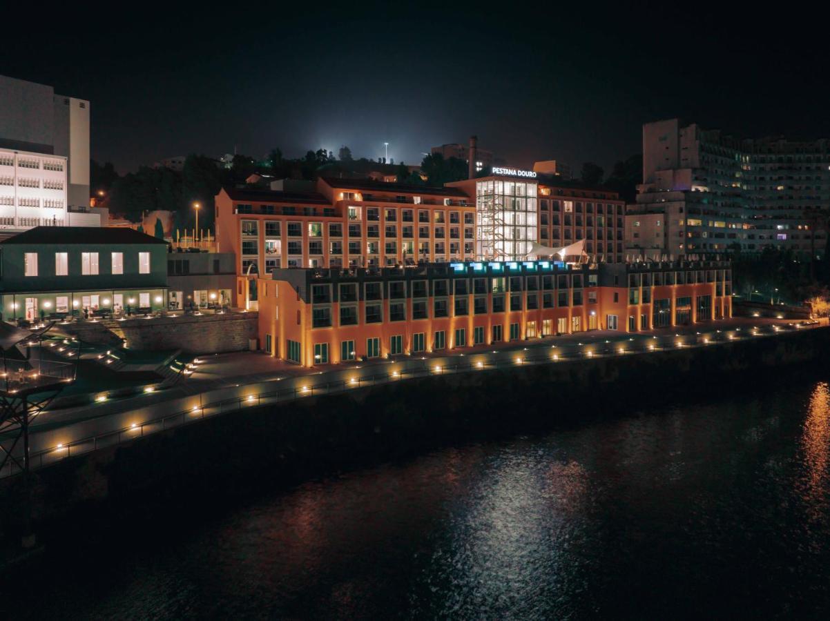 Pestana Douro Riverside - Preferred Hotels & Resorts, Lifestyle Valbom  Esterno foto The hotel at night
